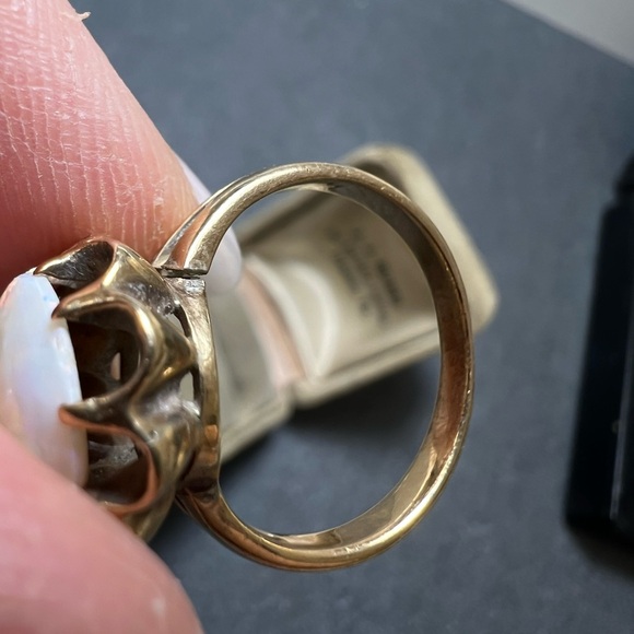 10K yellow gold and opal ring - Picture 5 of 15